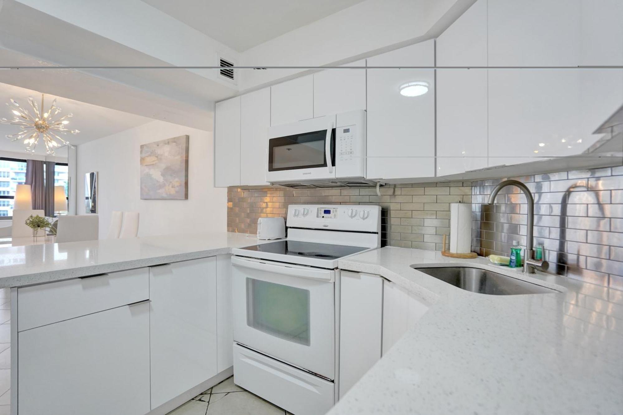 Spacious Ocean View 601 Apartment *