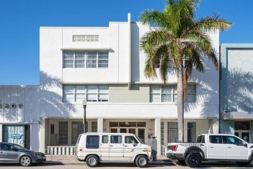 1bedroom Collins 2 Blocks To Ocean With Free Street Parking *