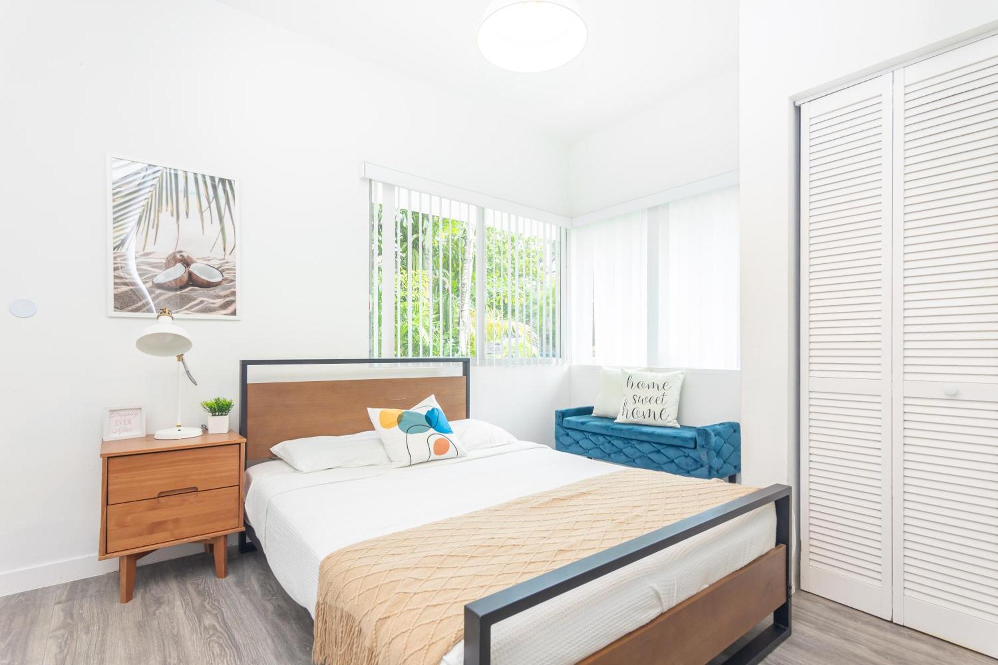 West Deco Aparthotel