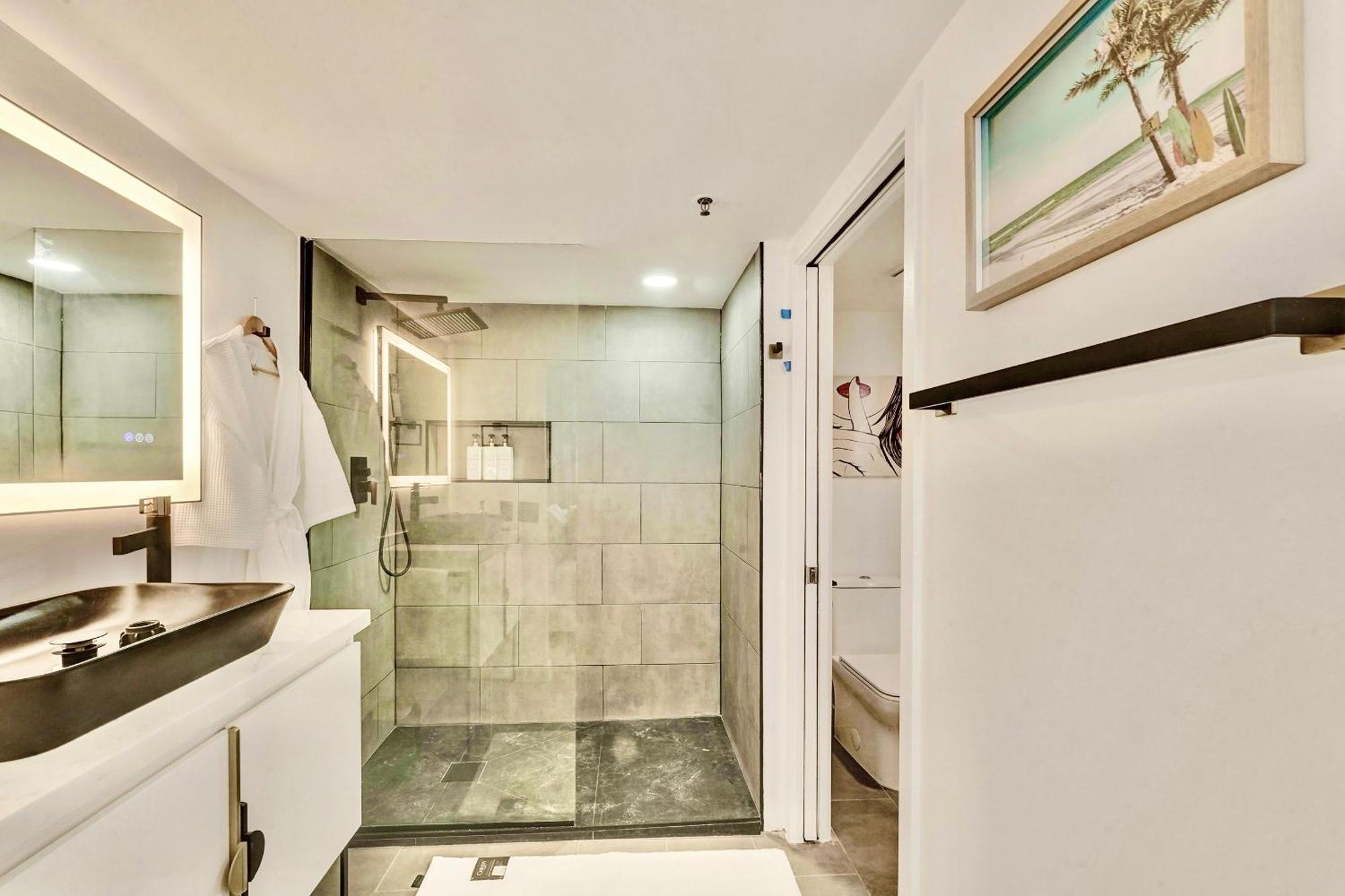 Aparthotel South Haven- Steps To The Beach- 1 King Bedroom 2 Beds 1 Bathroom *