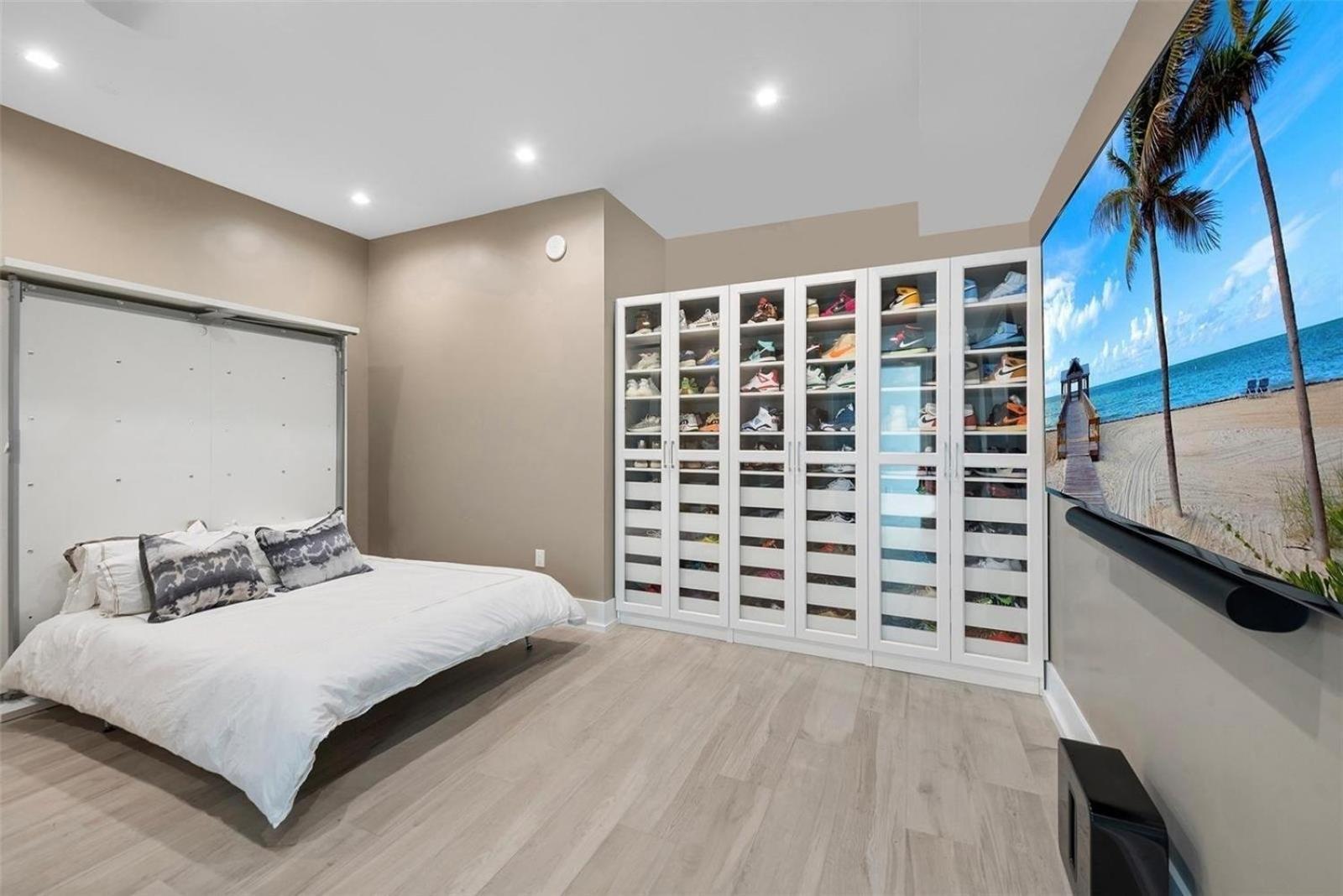 Spacious Corner Unit With Bay Views * Miami Beach