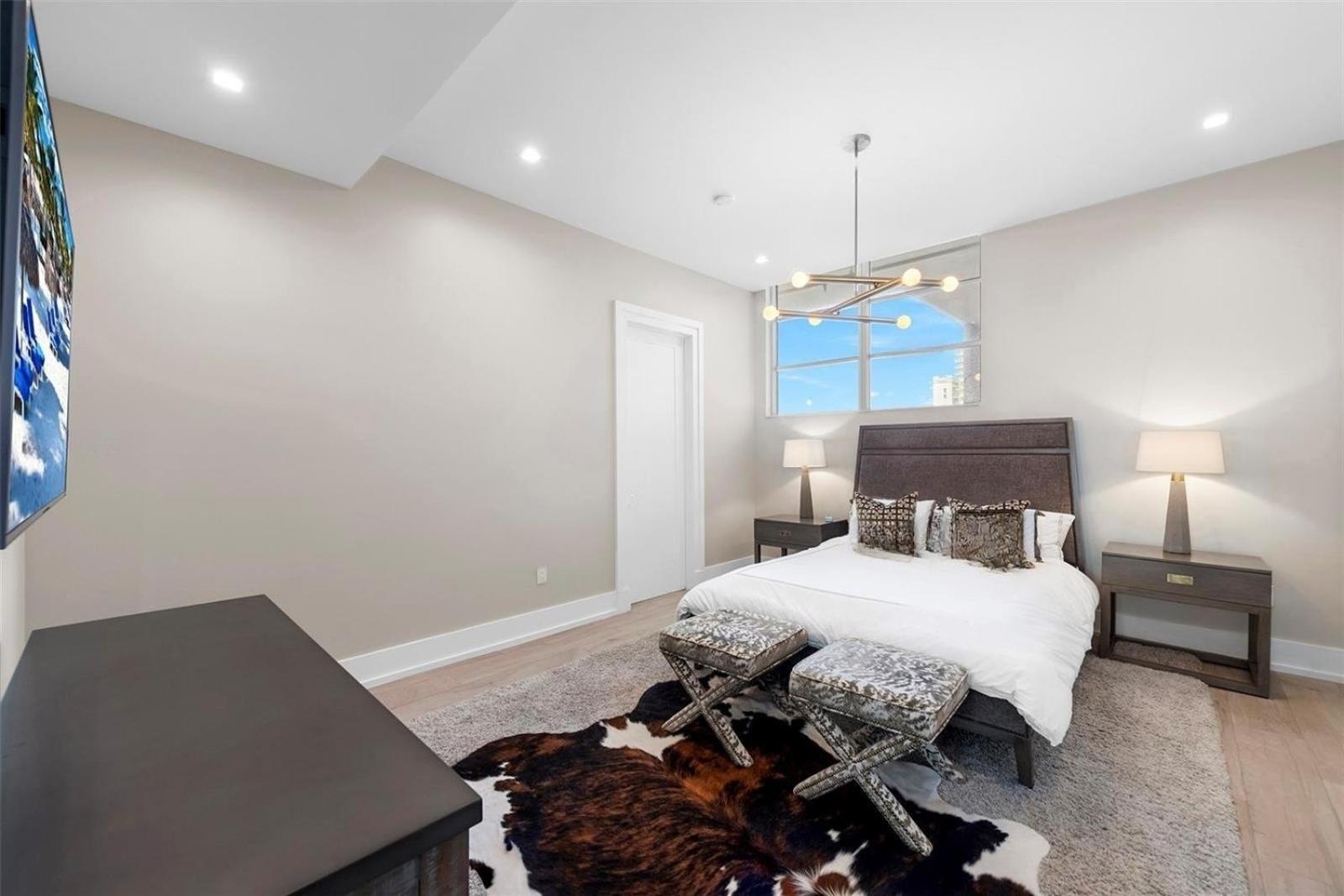 Apartment Spacious Corner Unit With Bay Views