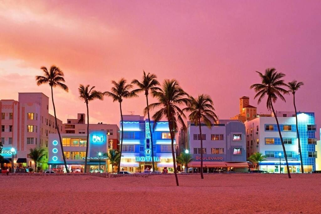 Miami Home, 7 Guests, Steps From The Apartment *