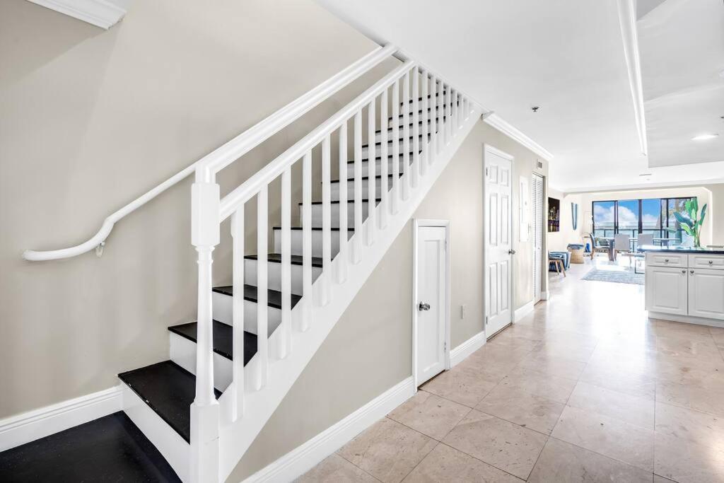 Ventur Loft 2-story Beachfront With Ocean Views Apartment