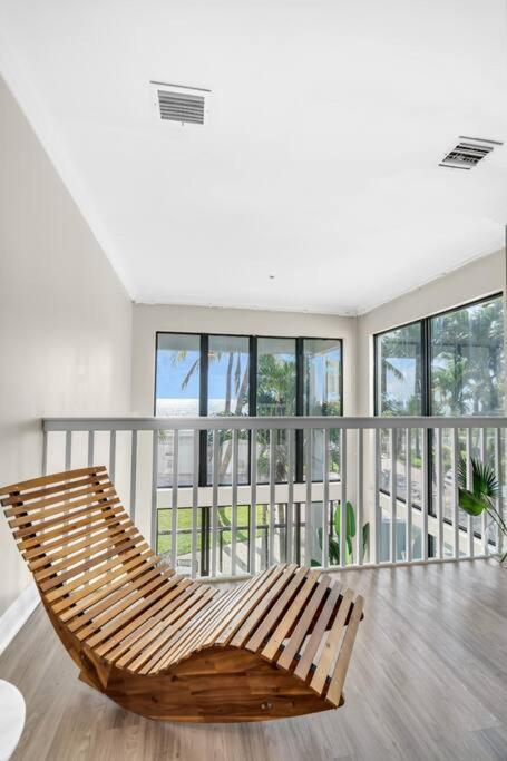 Ventur Loft 2-story Beachfront With Ocean Views Apartment