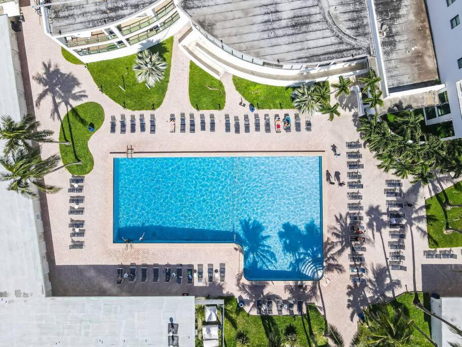 Ventur Loft 2-story Beachfront With Ocean Views Apartment Miami Beach