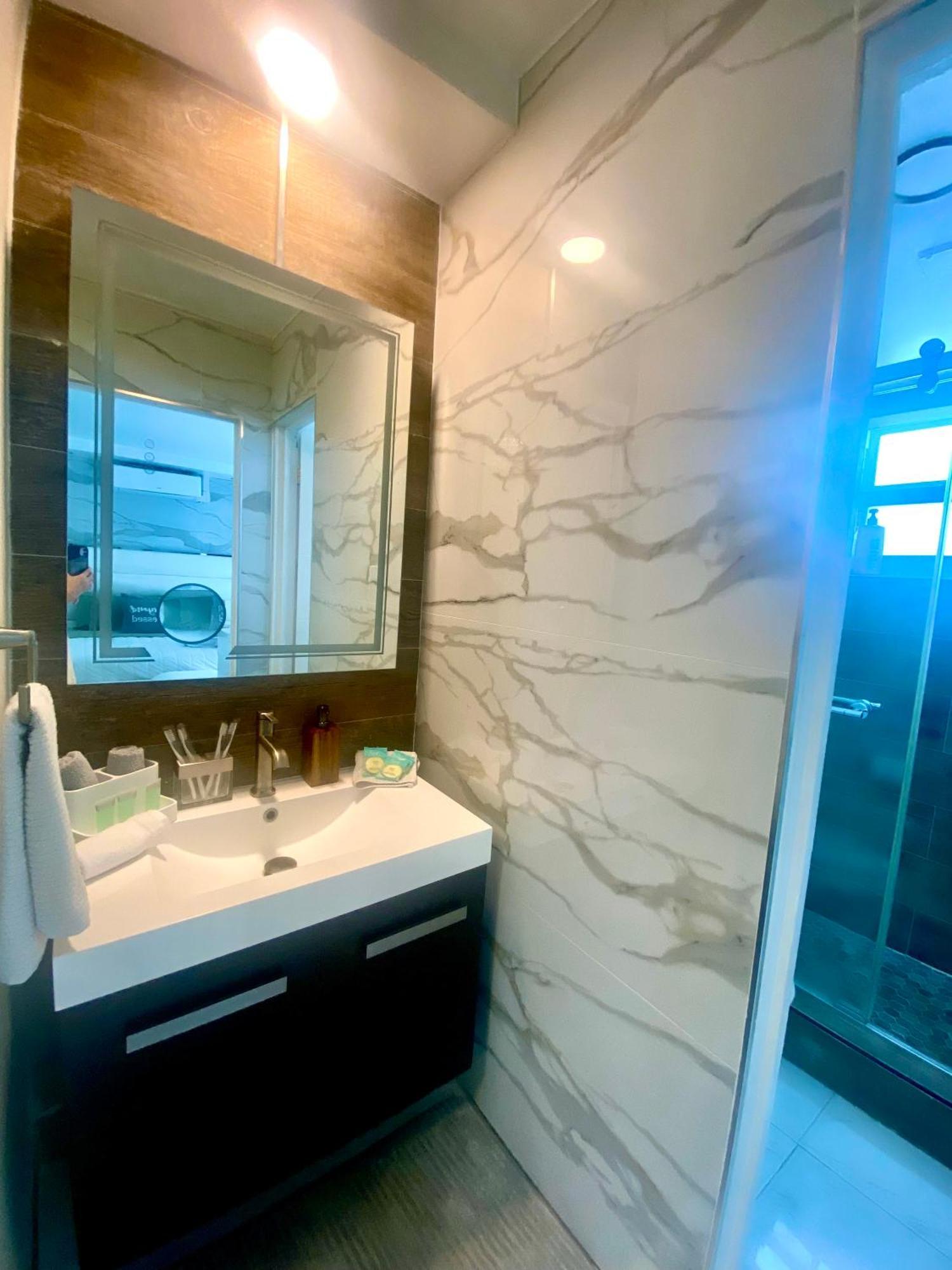 Apartment Luxurious Waterfront With Free Parking 5min Drive To Miami Brach *