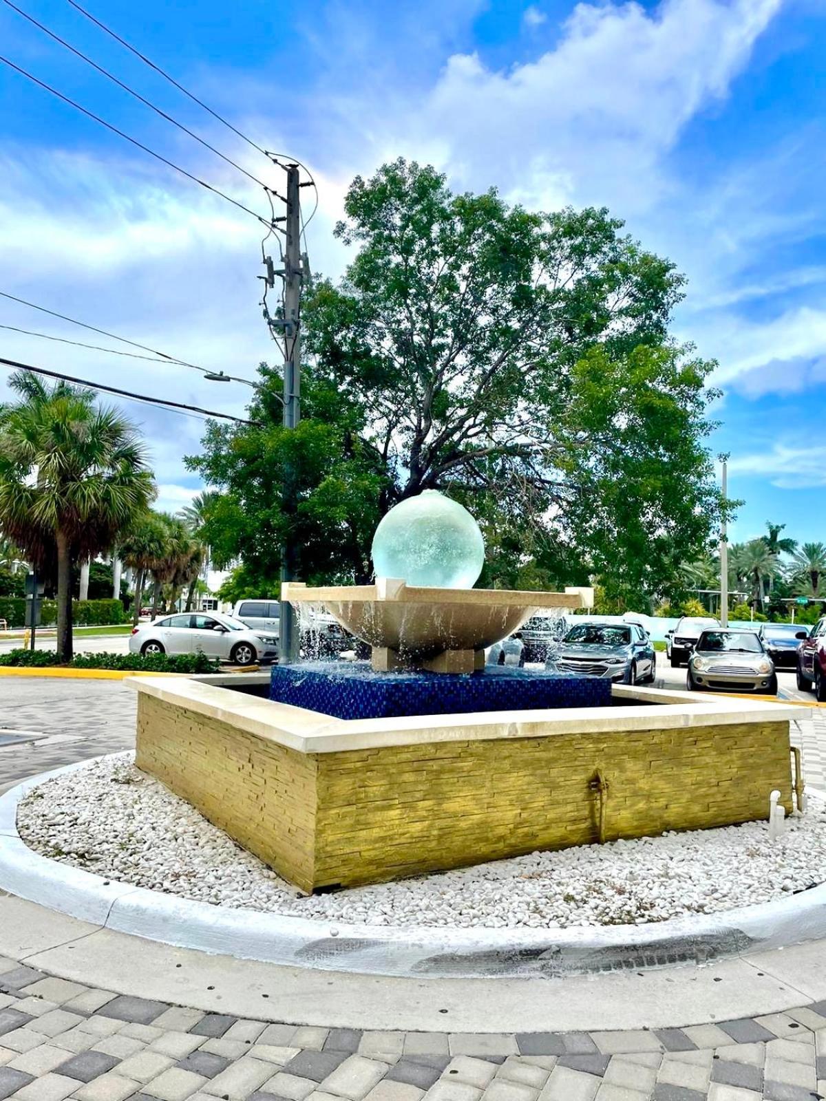 Luxurious Waterfront With Free Parking 5min Drive To Miami Brach