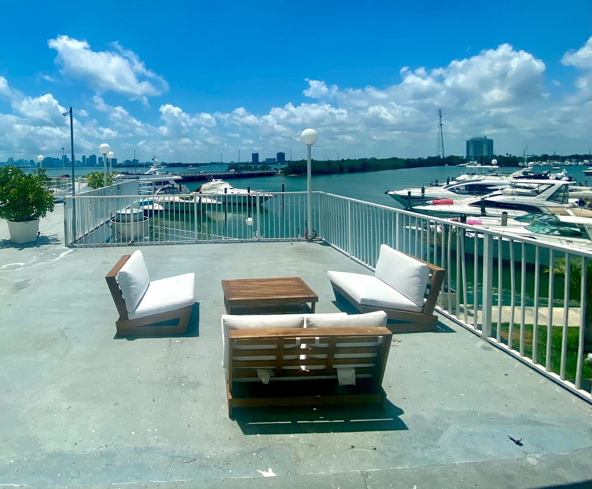 Luxurious Waterfront With Free Parking 5min Drive To Miami Brach Apartment Miami Beach