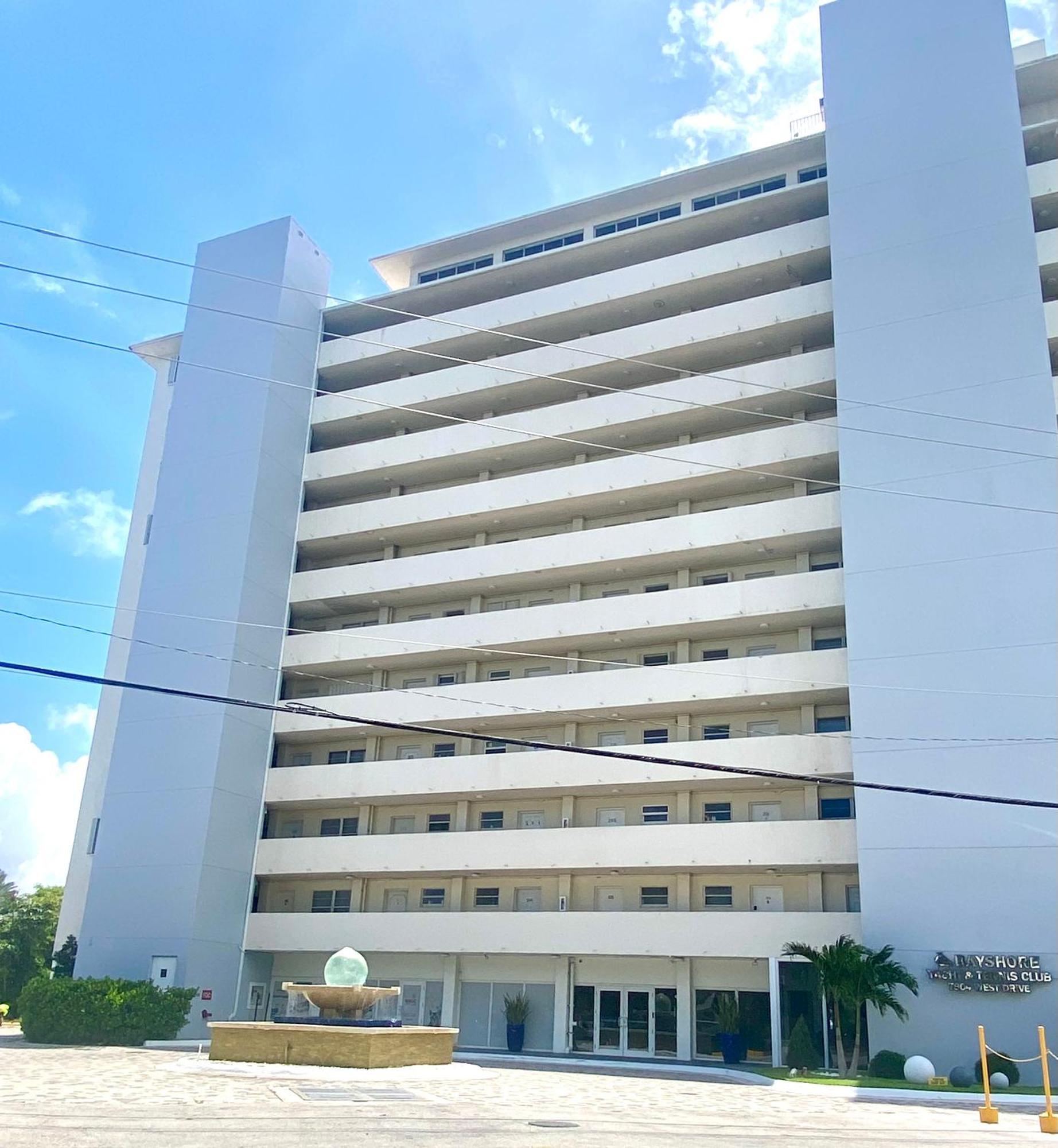 Luxurious Waterfront With Free Parking 5min Drive To Miami Brach *