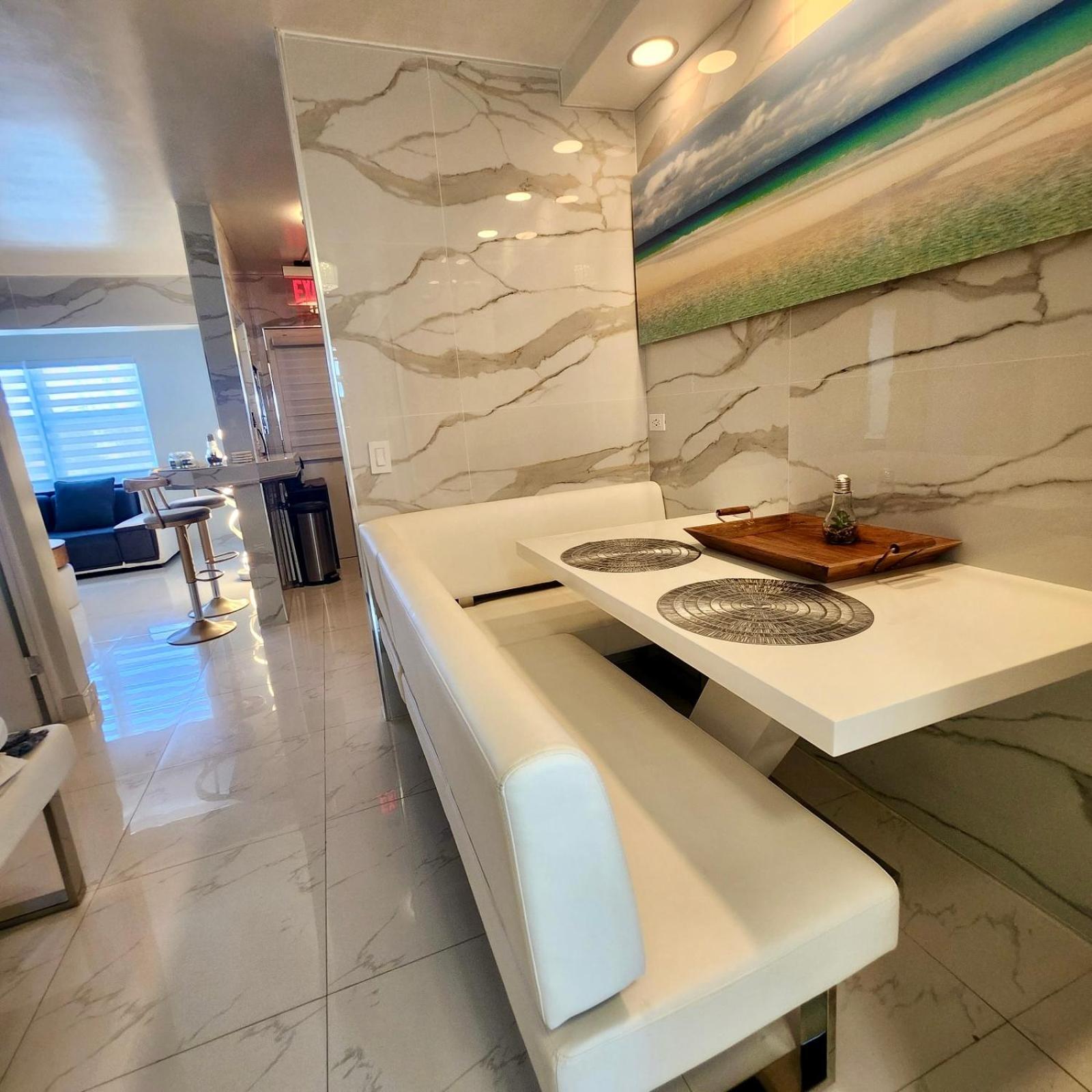 Luxurious Waterfront With Free Parking 5min Drive To Miami Brach Apartment Miami Beach