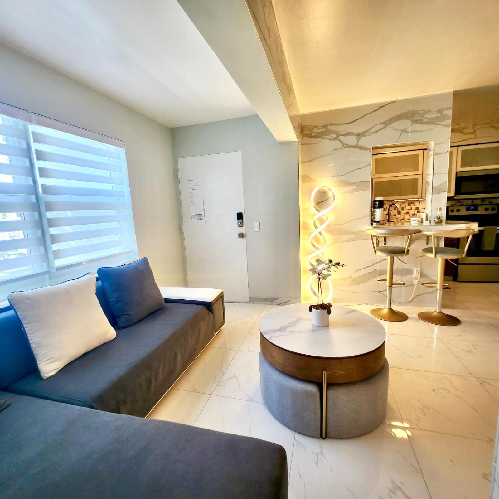 Luxurious Waterfront With Free Parking 5min Drive To Miami Brach Apartment