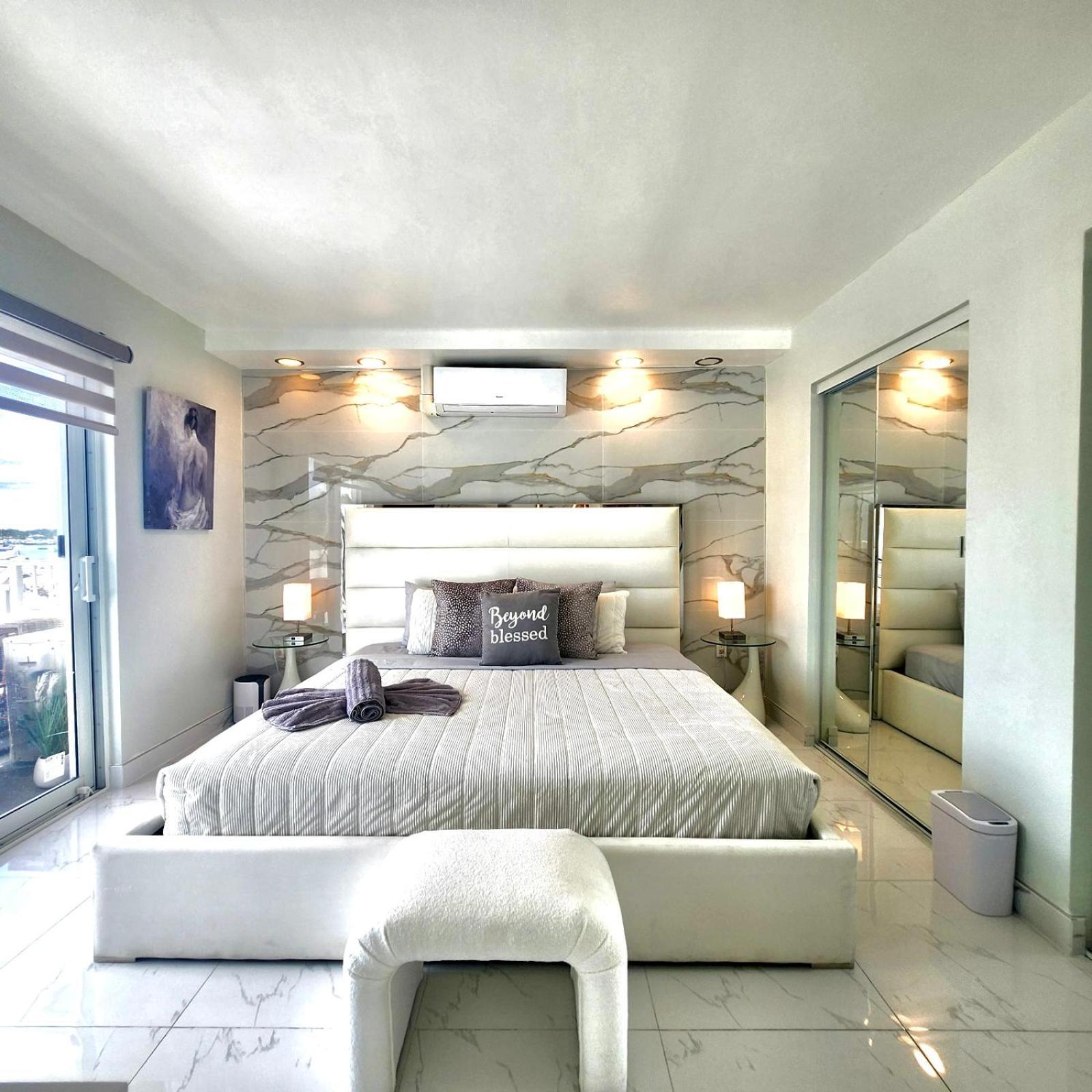 Luxurious Waterfront With Free Parking 5min Drive To Miami Brach *