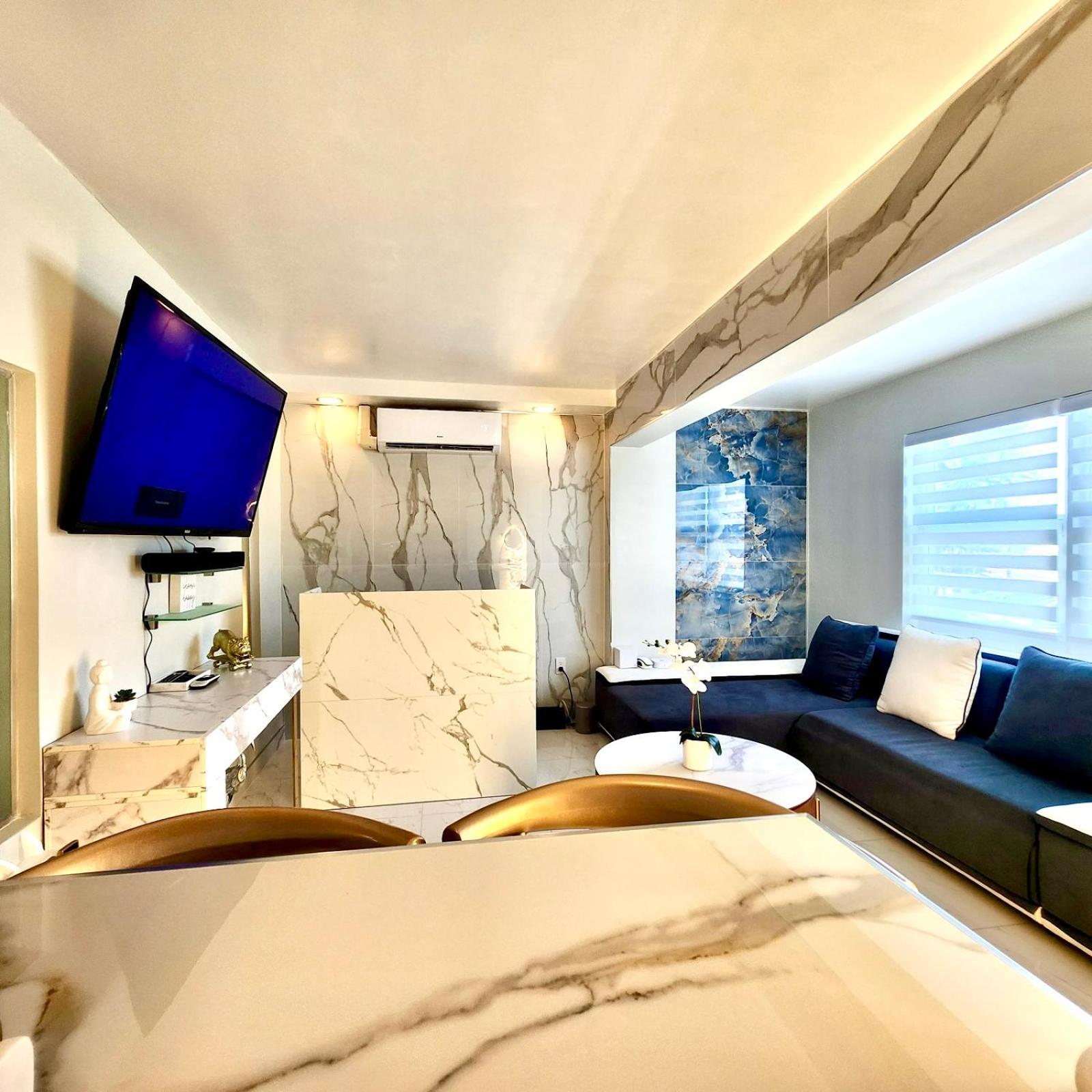 Luxurious Waterfront With Free Parking 5min Drive To Miami Brach Apartment *