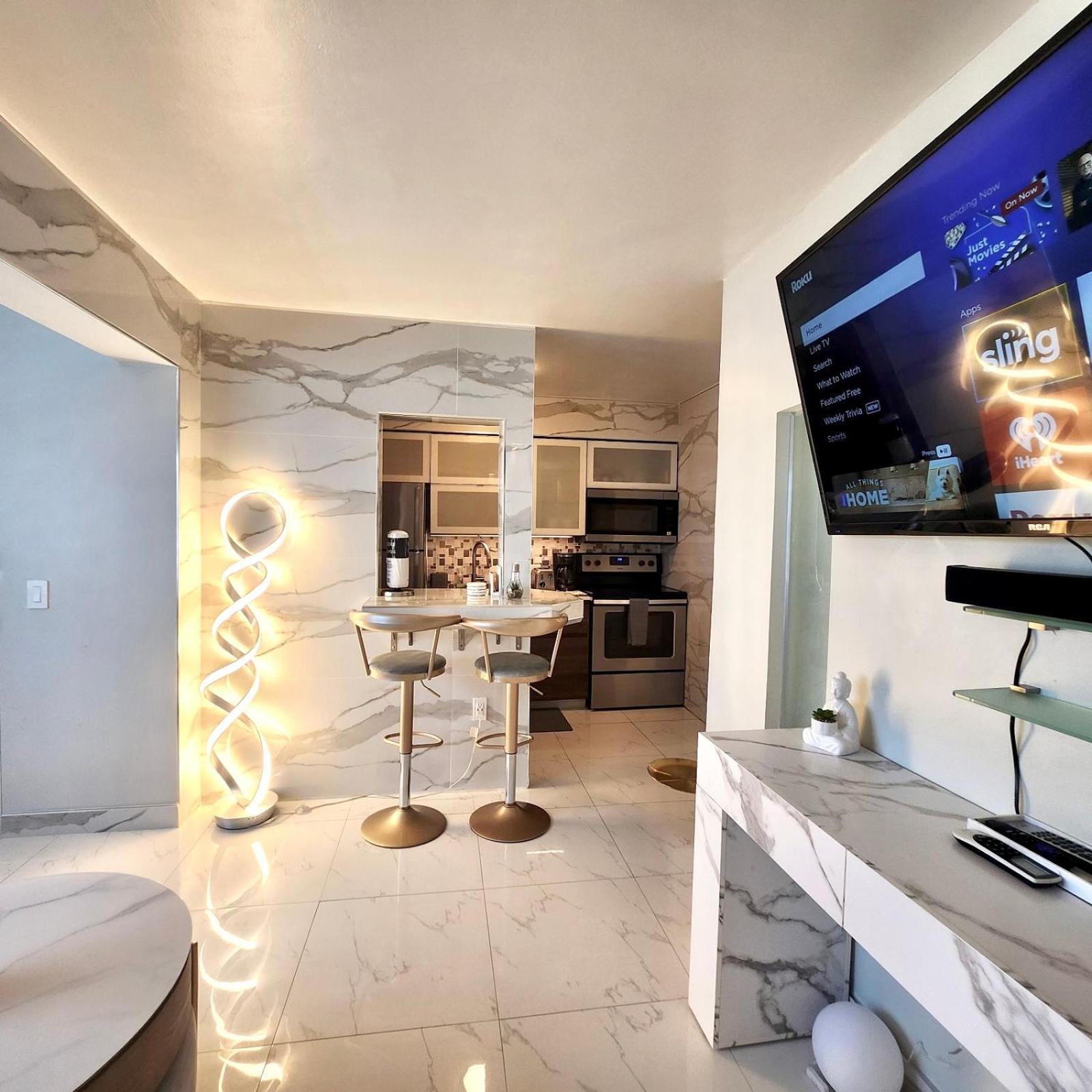 Luxurious Waterfront With Free Parking 5min Drive To Miami Brach * Miami Beach