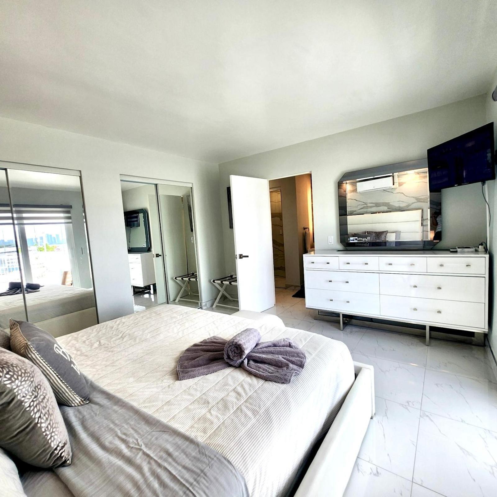 Apartment Luxurious Waterfront With Free Parking 5min Drive To Miami Brach