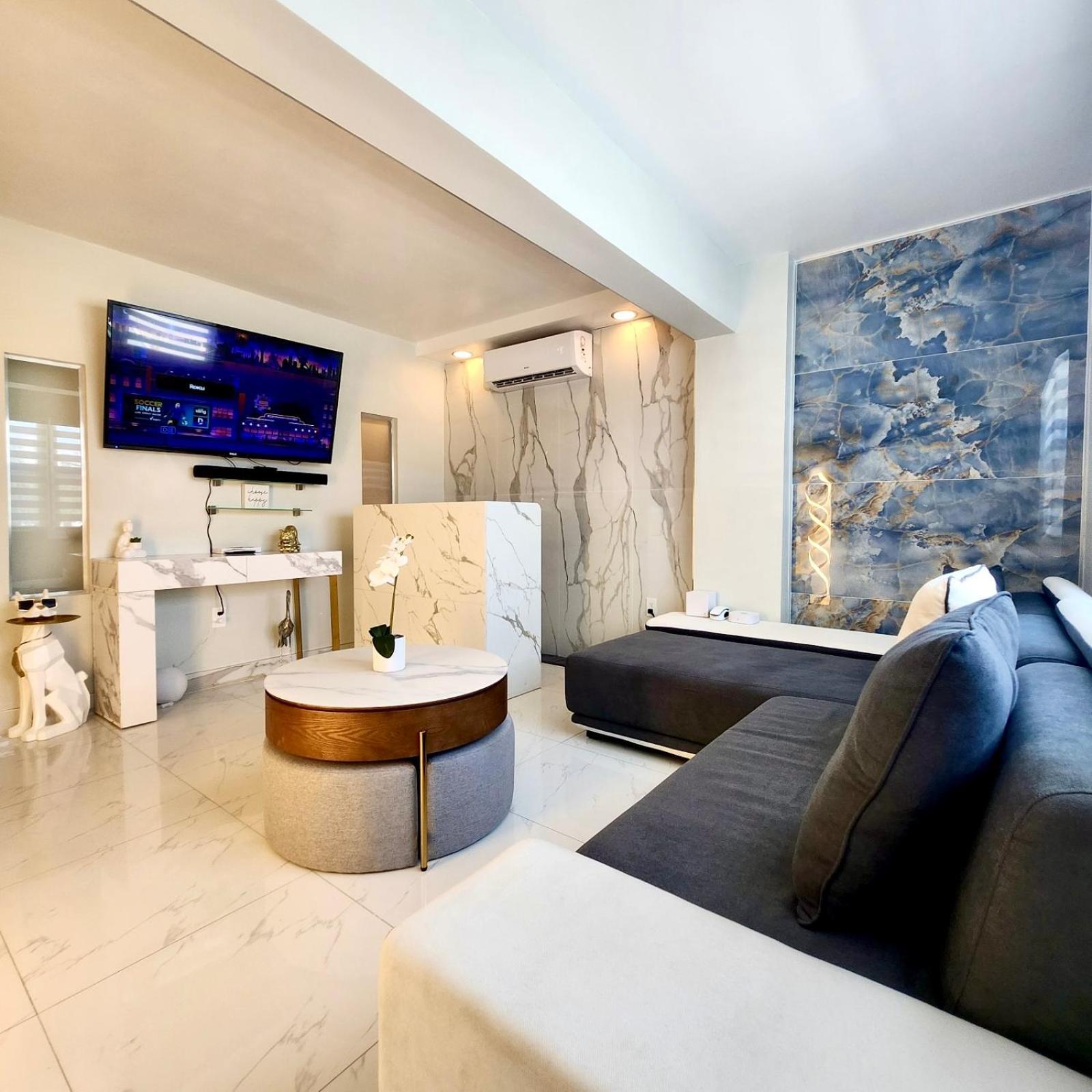 Luxurious Waterfront With Free Parking 5min Drive To Miami Brach