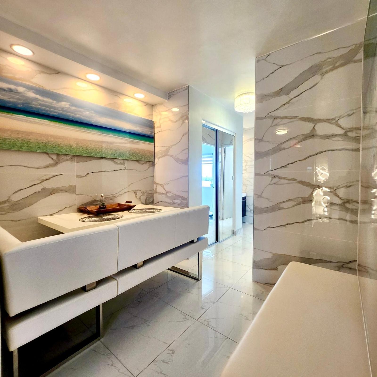 Luxurious Waterfront With Free Parking 5min Drive To Miami Brach Miami Beach