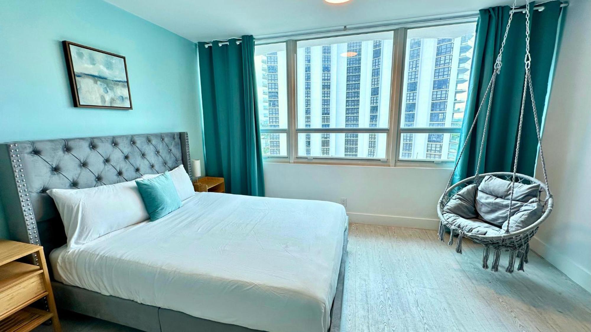 Seastays ~ Oceanfront * Miami Beach