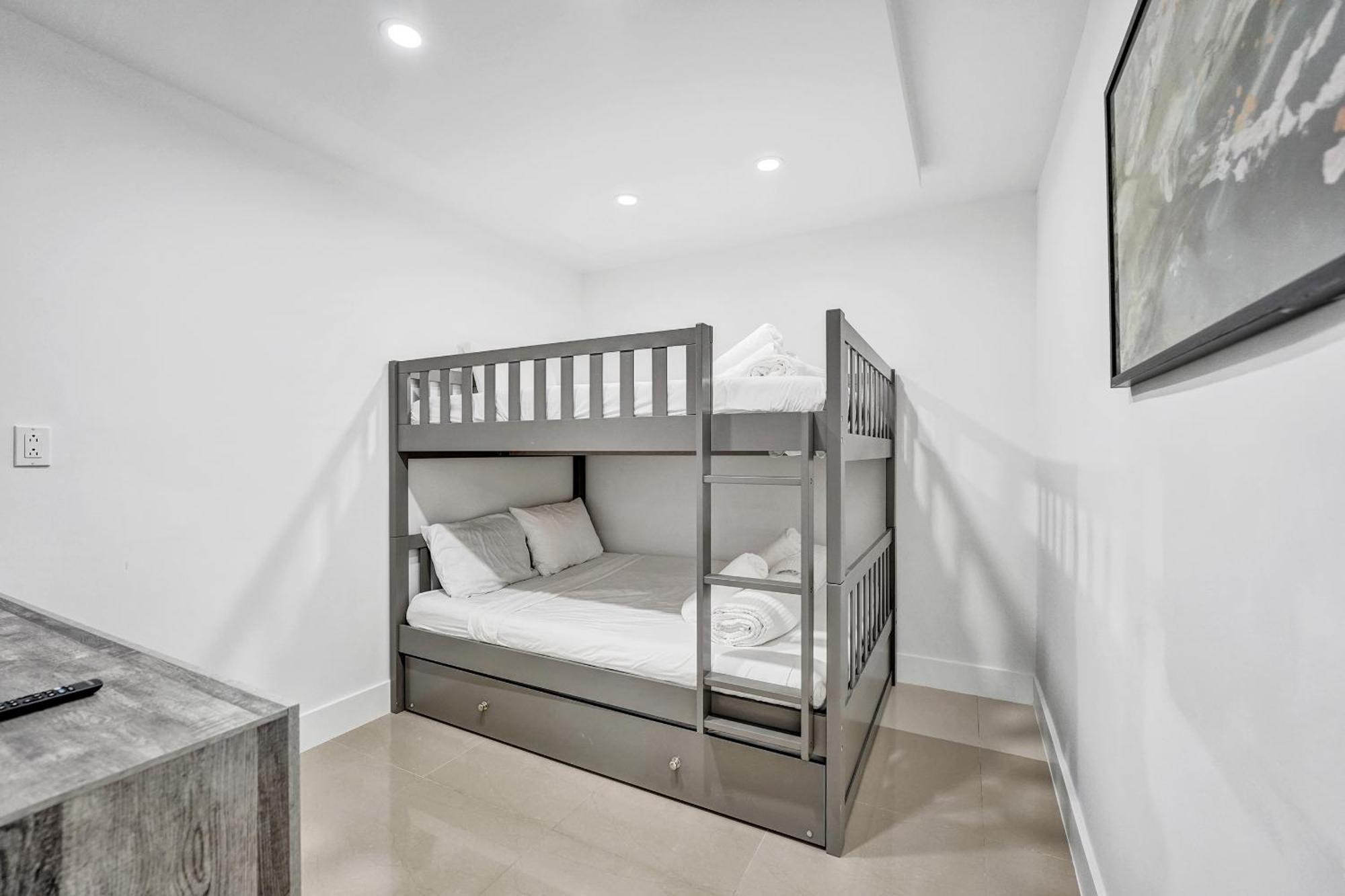 Amazing 3 Bedrooms 3 Bathrooms 1518 Miami Beach