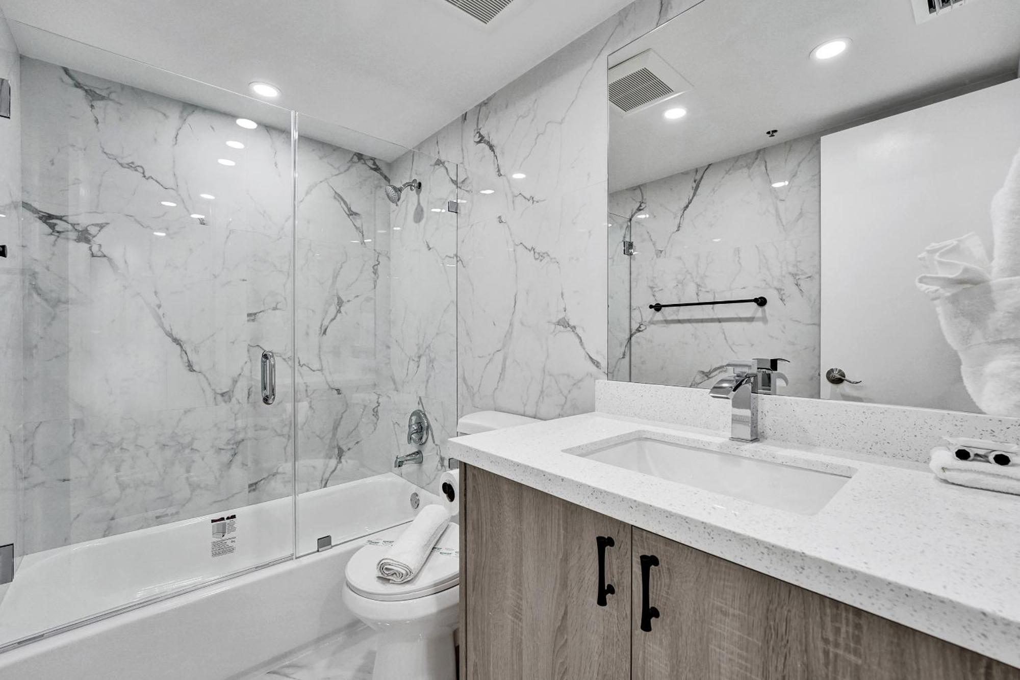 Amazing 3 Bedrooms 3 Bathrooms 1518