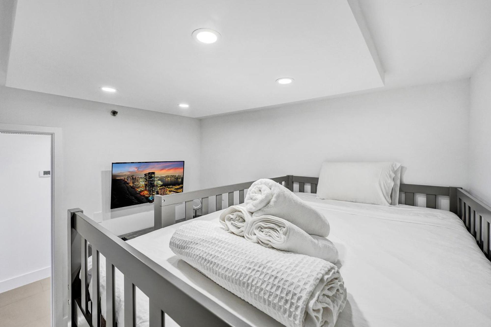 Amazing 3 Bedrooms 3 Bathrooms 1518 Apartment *