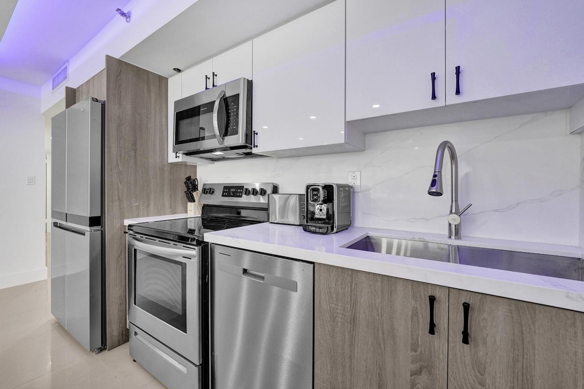 Apartment Amazing 3 Bedrooms 3 Bathrooms 1518 *