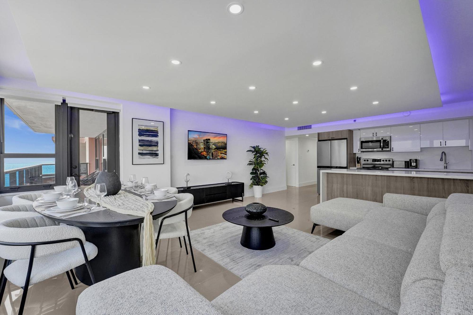 Amazing 3 Bedrooms 3 Bathrooms 1518 *