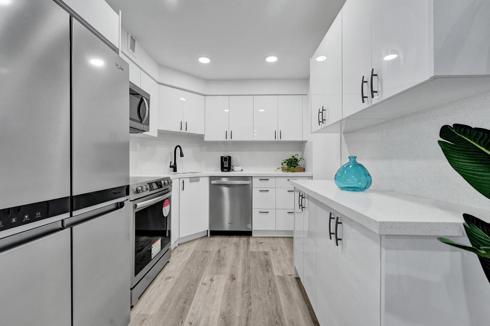 Cozy Oceanfront Service 917 * Miami Beach