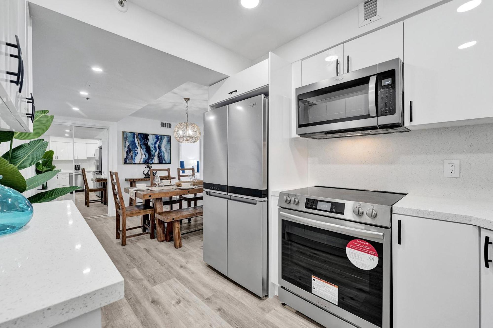Cozy Oceanfront Service 917 Apartment