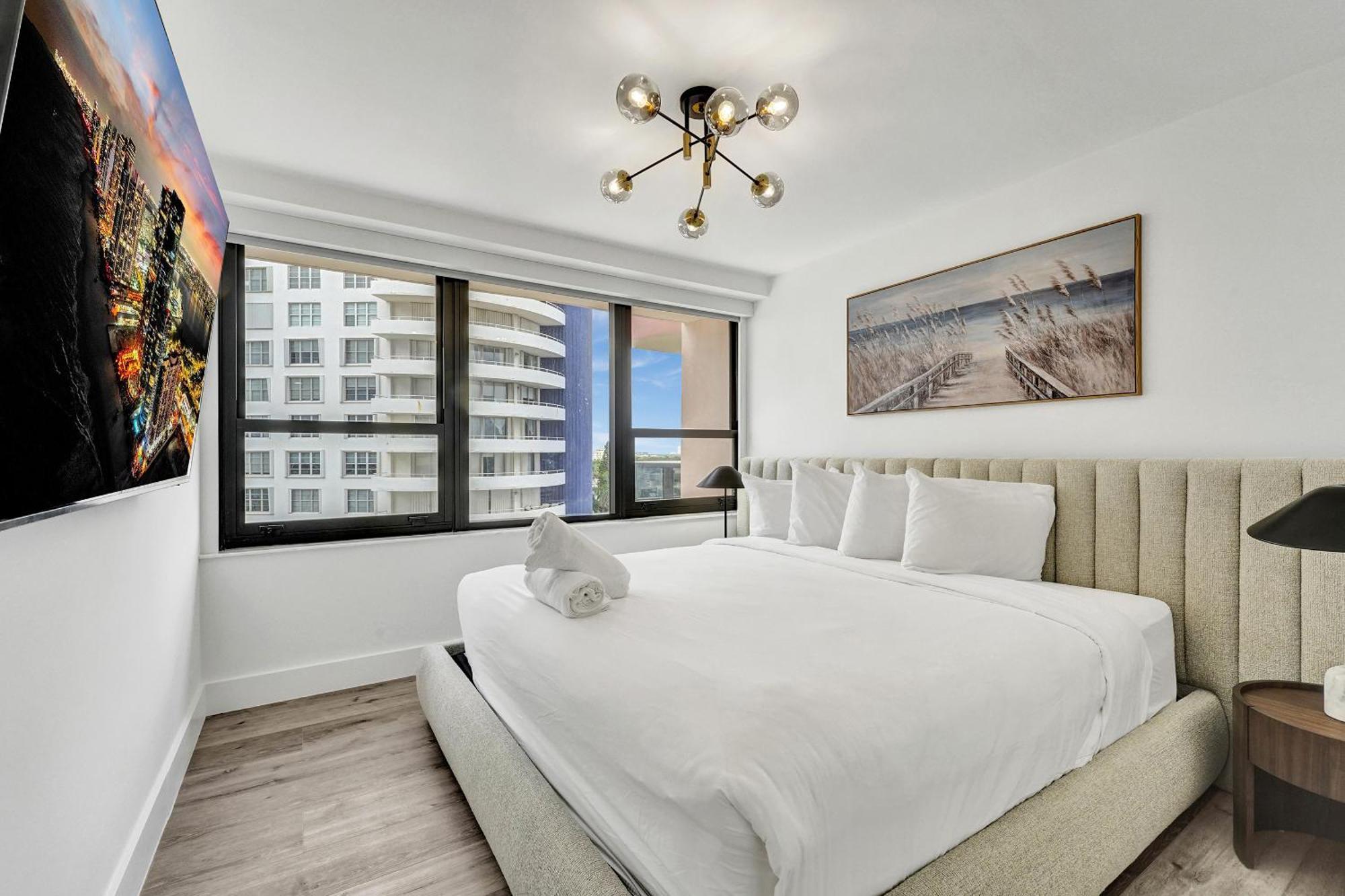 Cozy Oceanfront Service 917 * Miami Beach