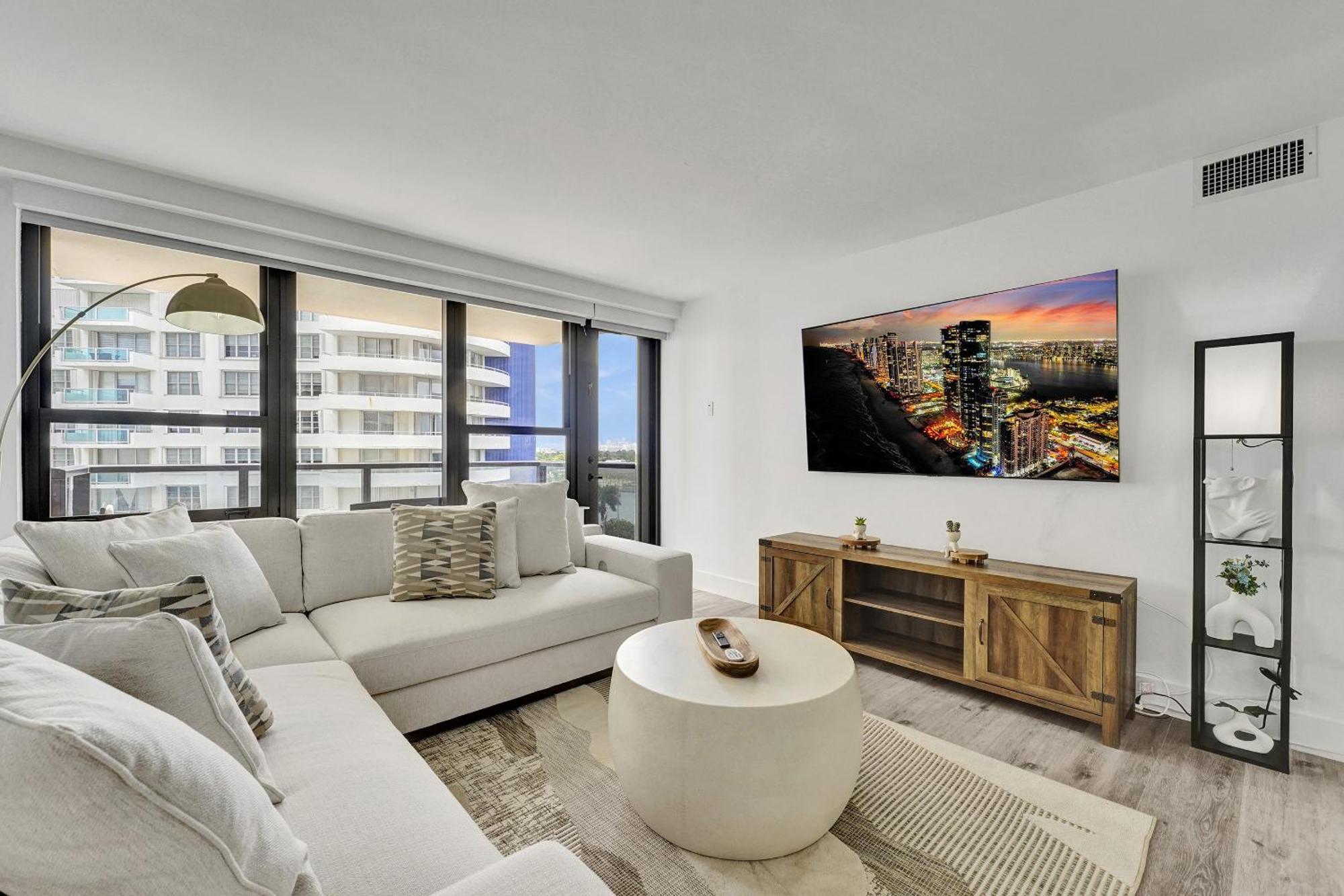 Cozy Oceanfront Service 917 Miami Beach