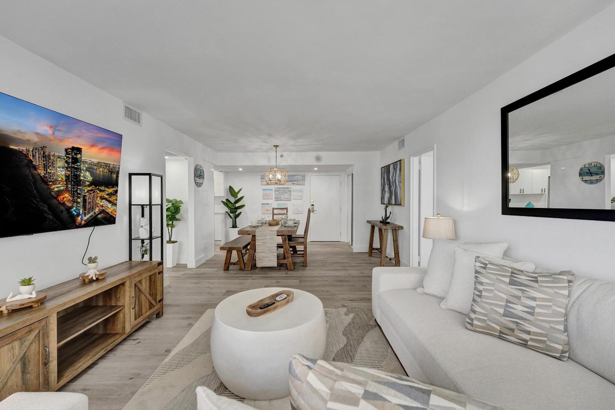 Cozy Oceanfront Service 917 *