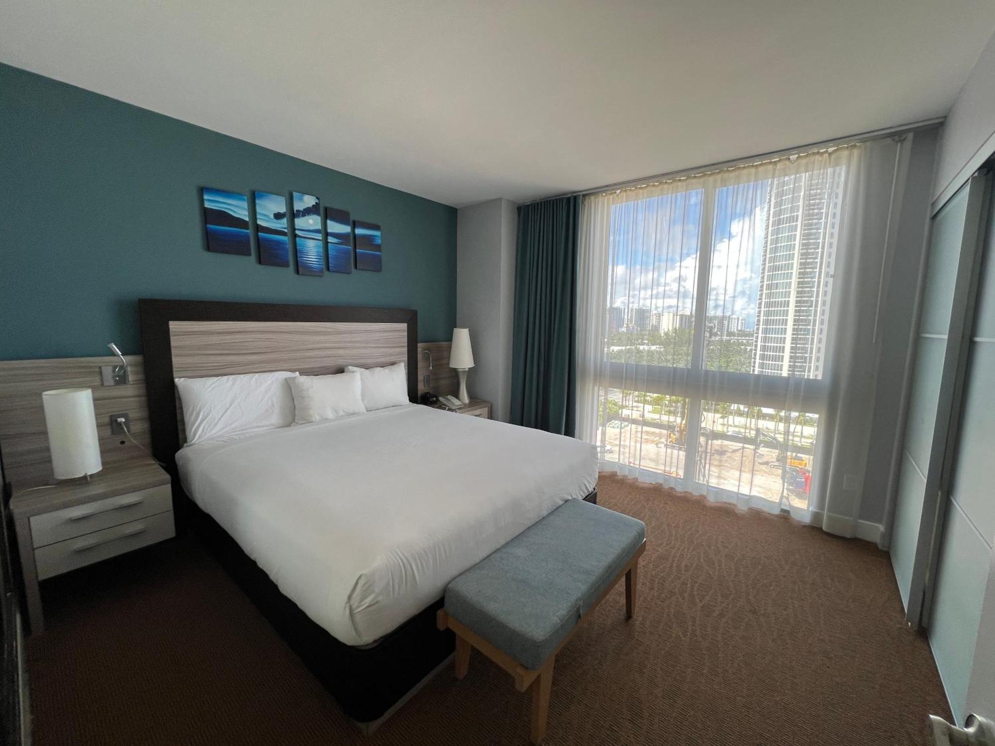 Mvr At Marenas Miami Beach