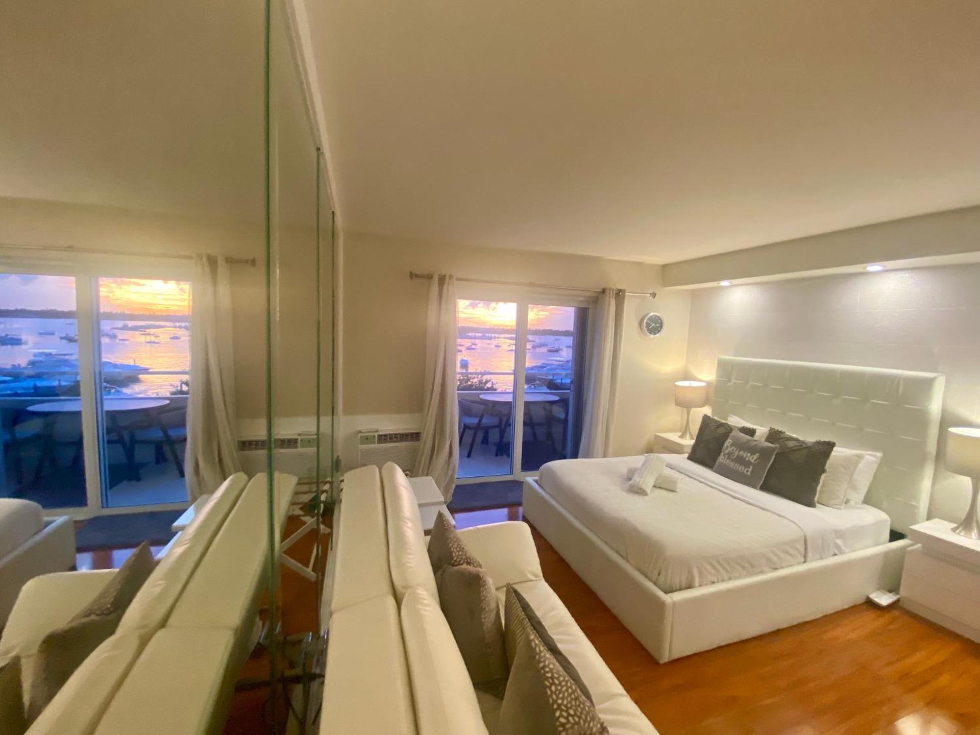 Apartment Modern Waterfront With Miami Skyline View, Free Parking 5 Mins Drive To Miami