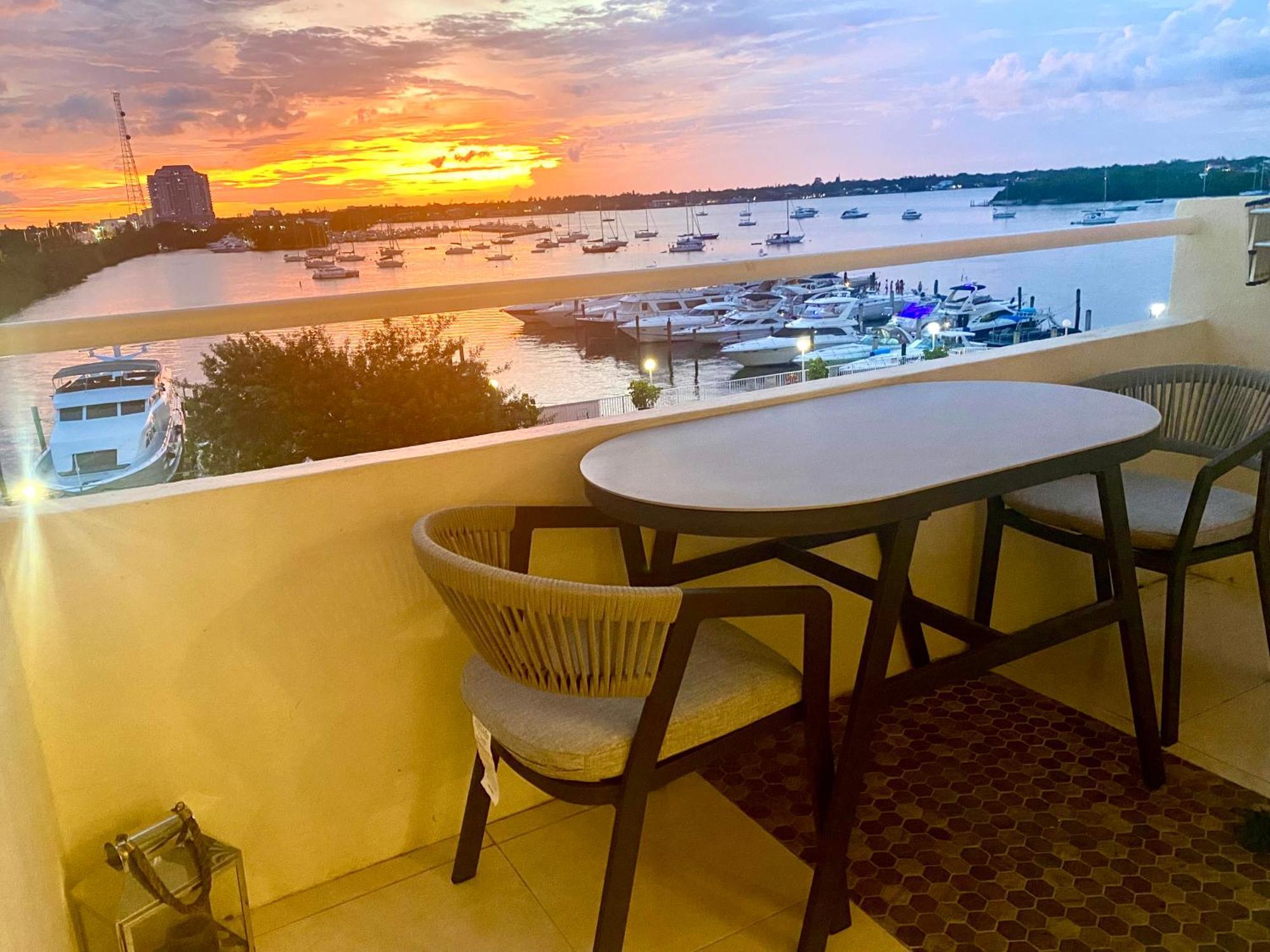 Modern Waterfront With Miami Skyline View, Free Parking 5 Mins Drive To Miami *