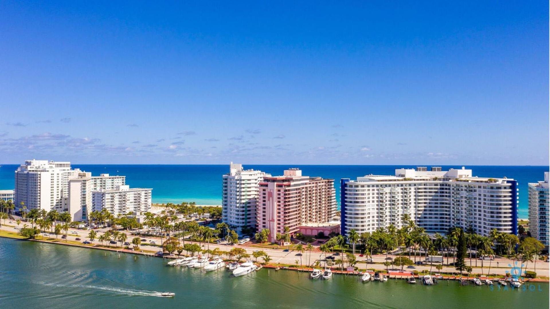 Apartment Beautiful 2 Bedroom Amazing Pool *