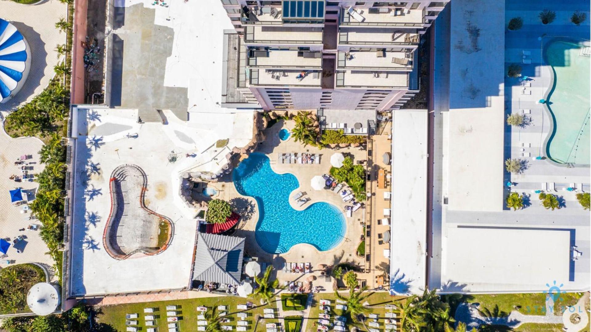 Beautiful 2 Bedroom Amazing Pool *