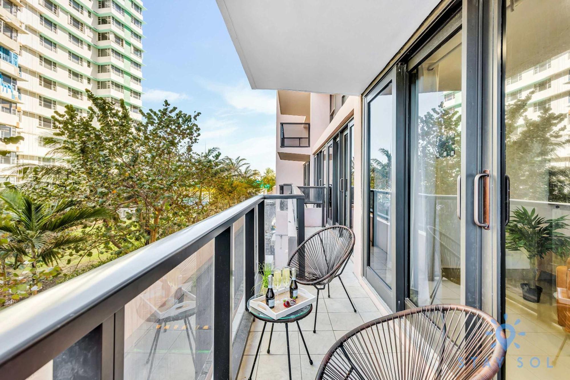 Beautiful 2 Bedroom Amazing Pool Apartment Miami Beach