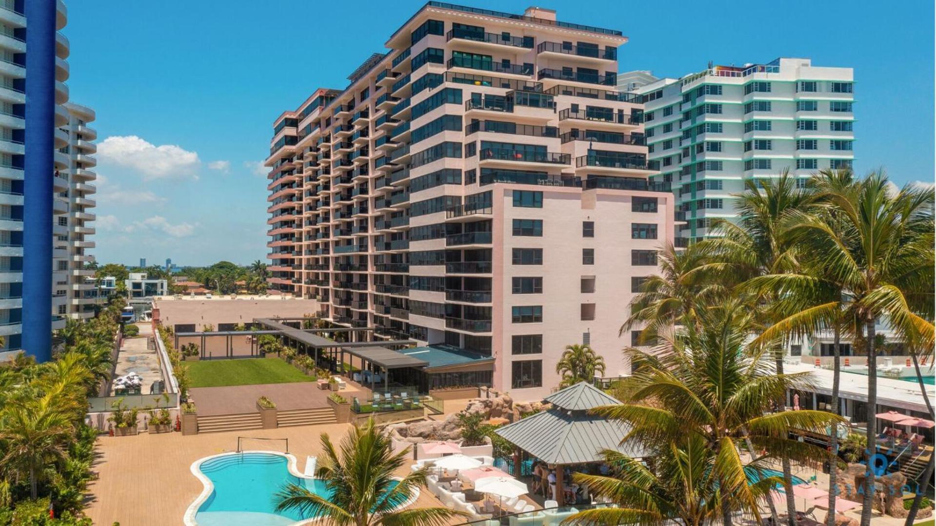 Beautiful 2 Bedroom Amazing Pool