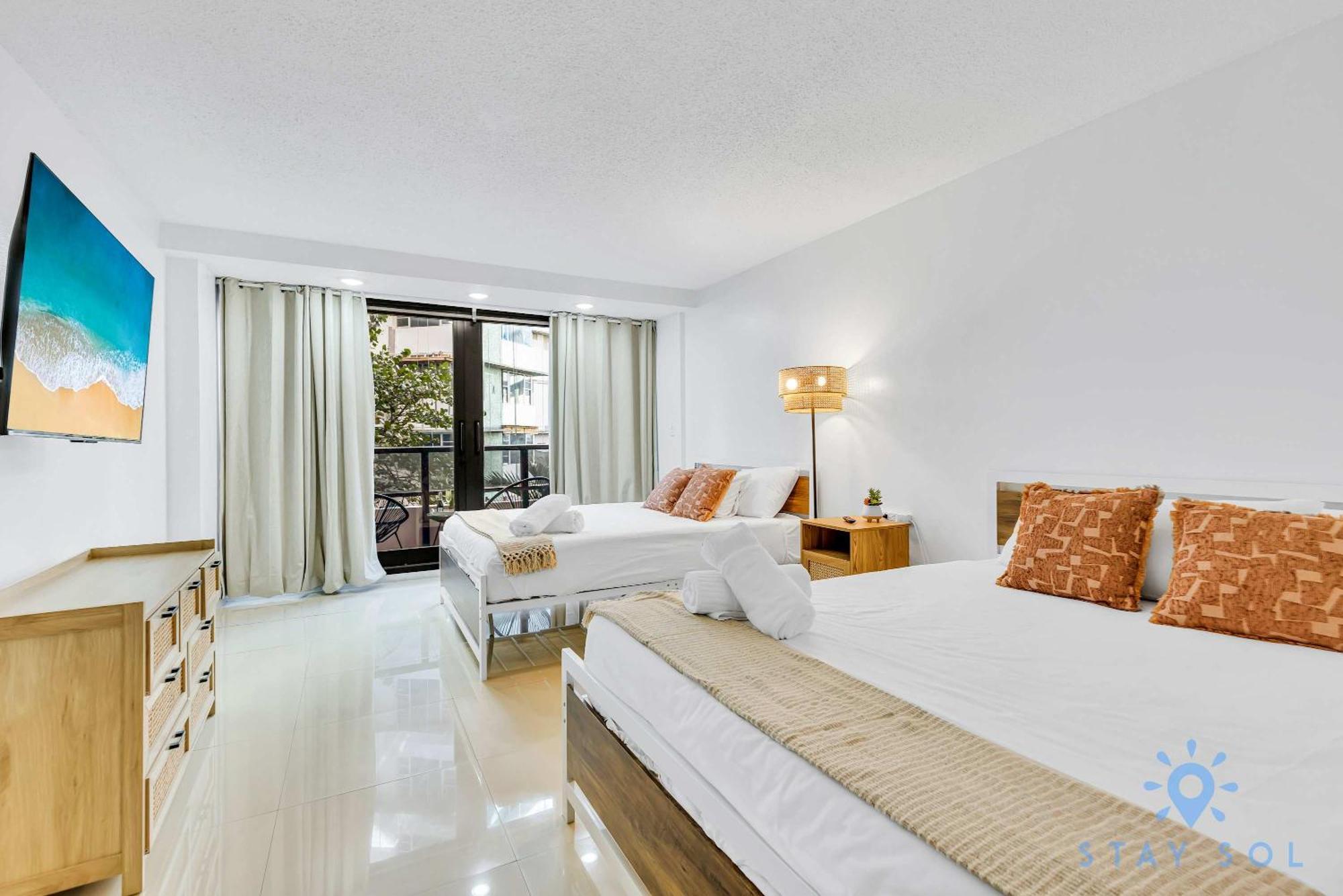 Beautiful 2 Bedroom Amazing Pool Miami Beach