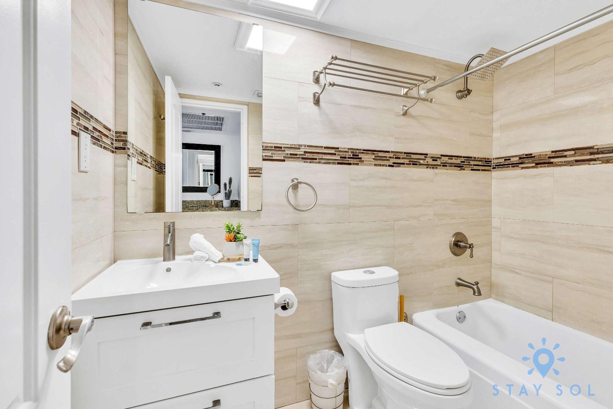 Beautiful 2 Bedroom Amazing Pool * Miami Beach
