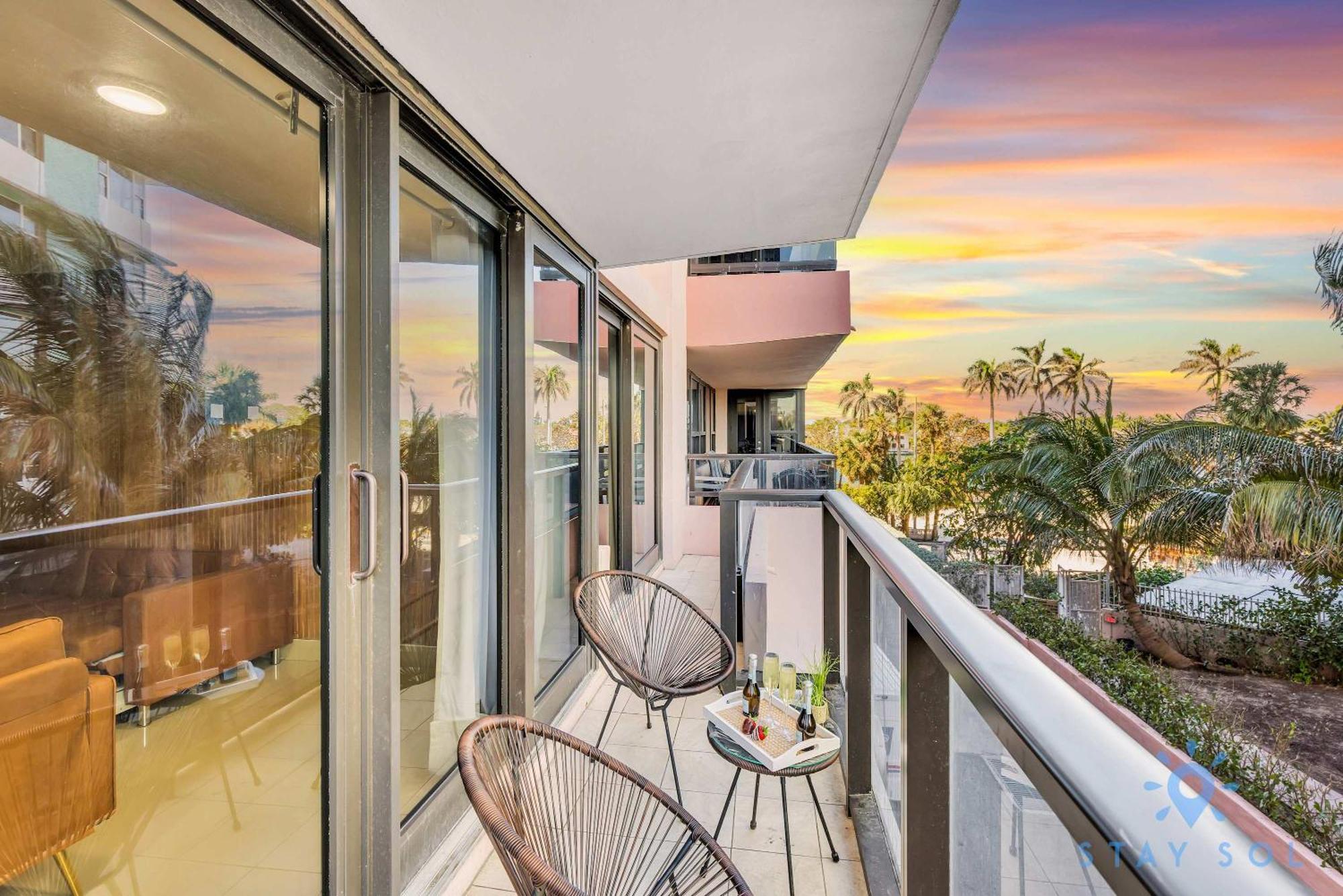 Beautiful 2 Bedroom Amazing Pool *