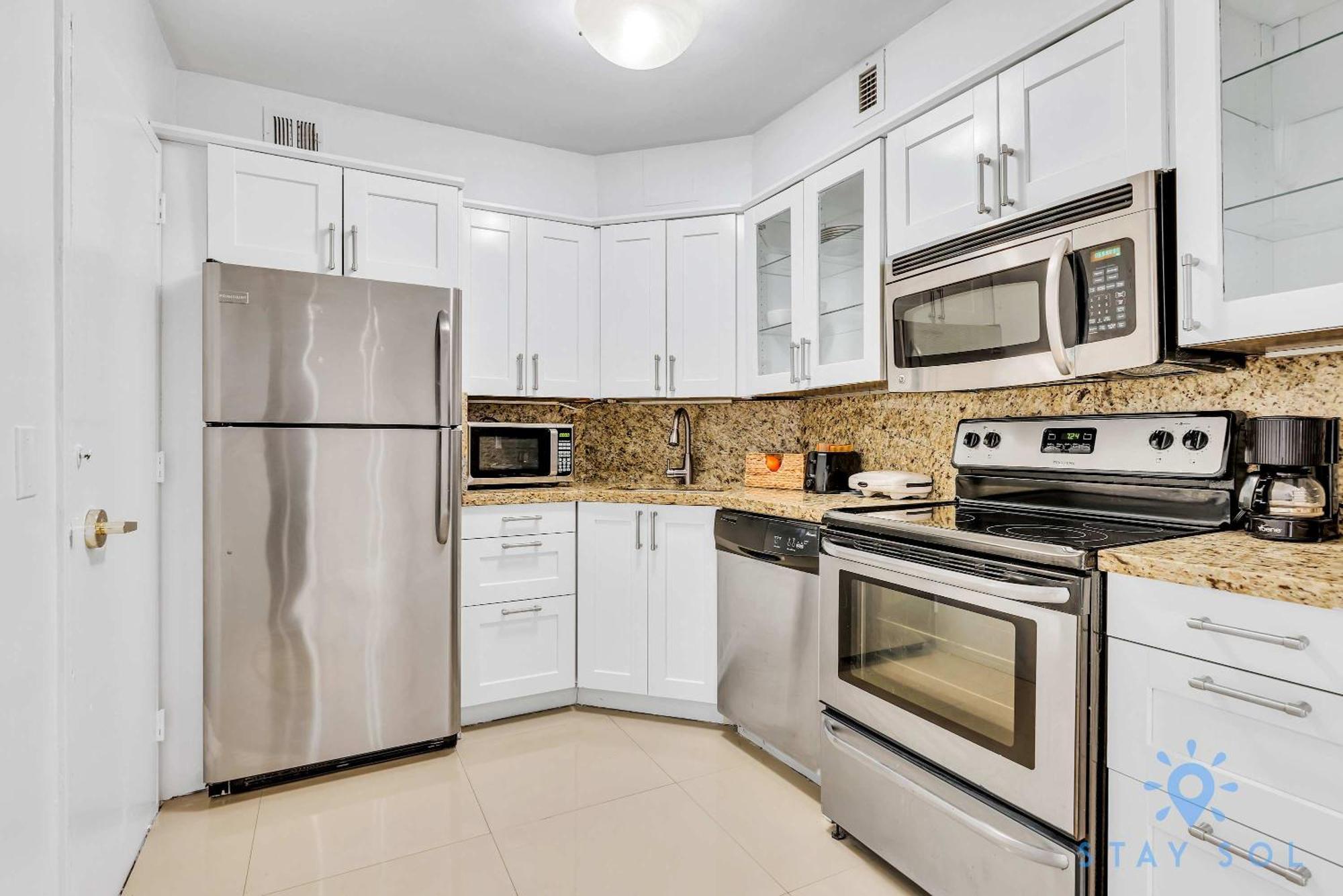 Beautiful 2 Bedroom Amazing Pool Apartment