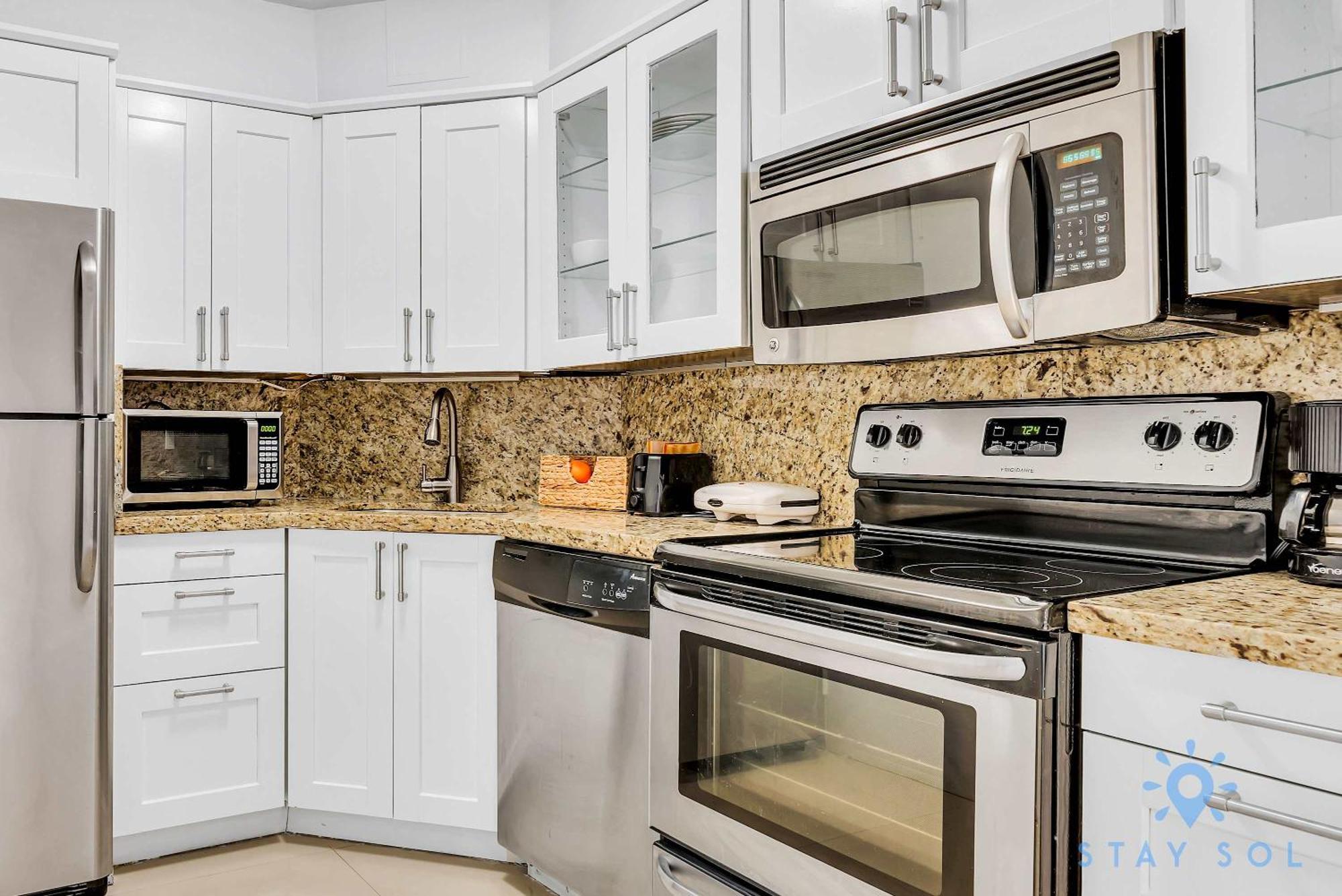 Beautiful 2 Bedroom Amazing Pool