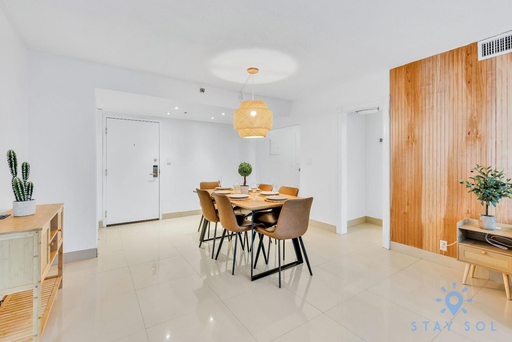 Beautiful 2 Bedroom Amazing Pool