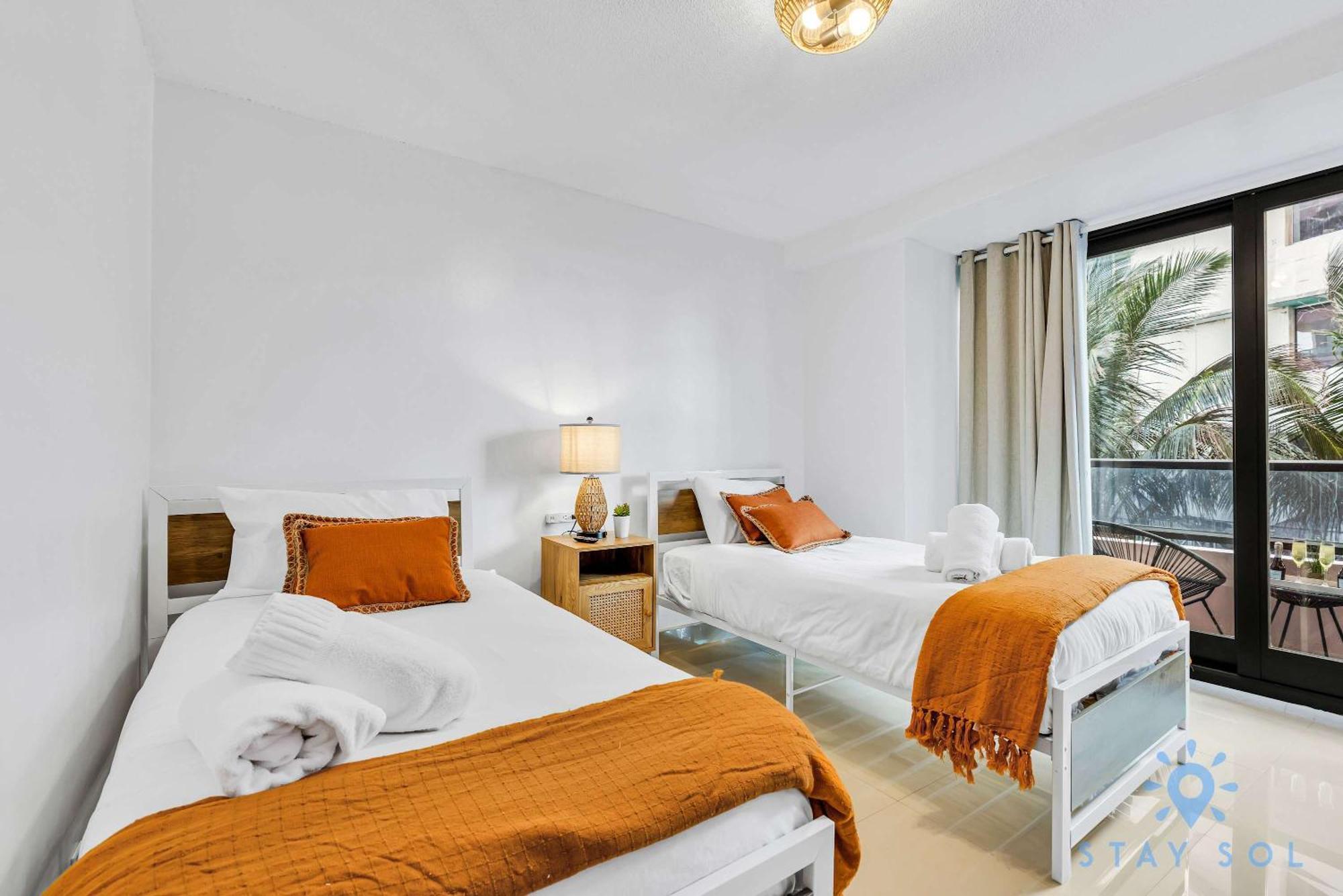 Beautiful 2 Bedroom Amazing Pool *