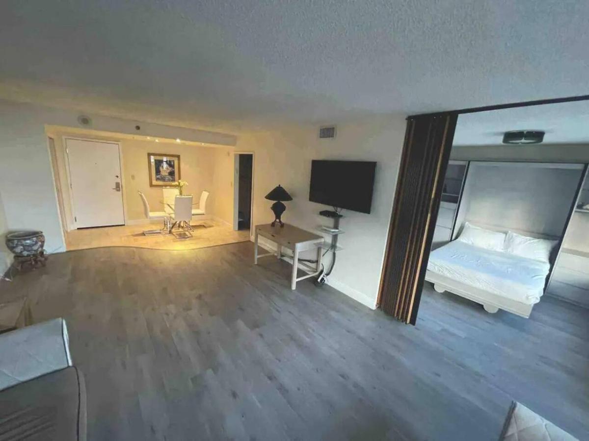 44 Access And Private Pool Apartment
