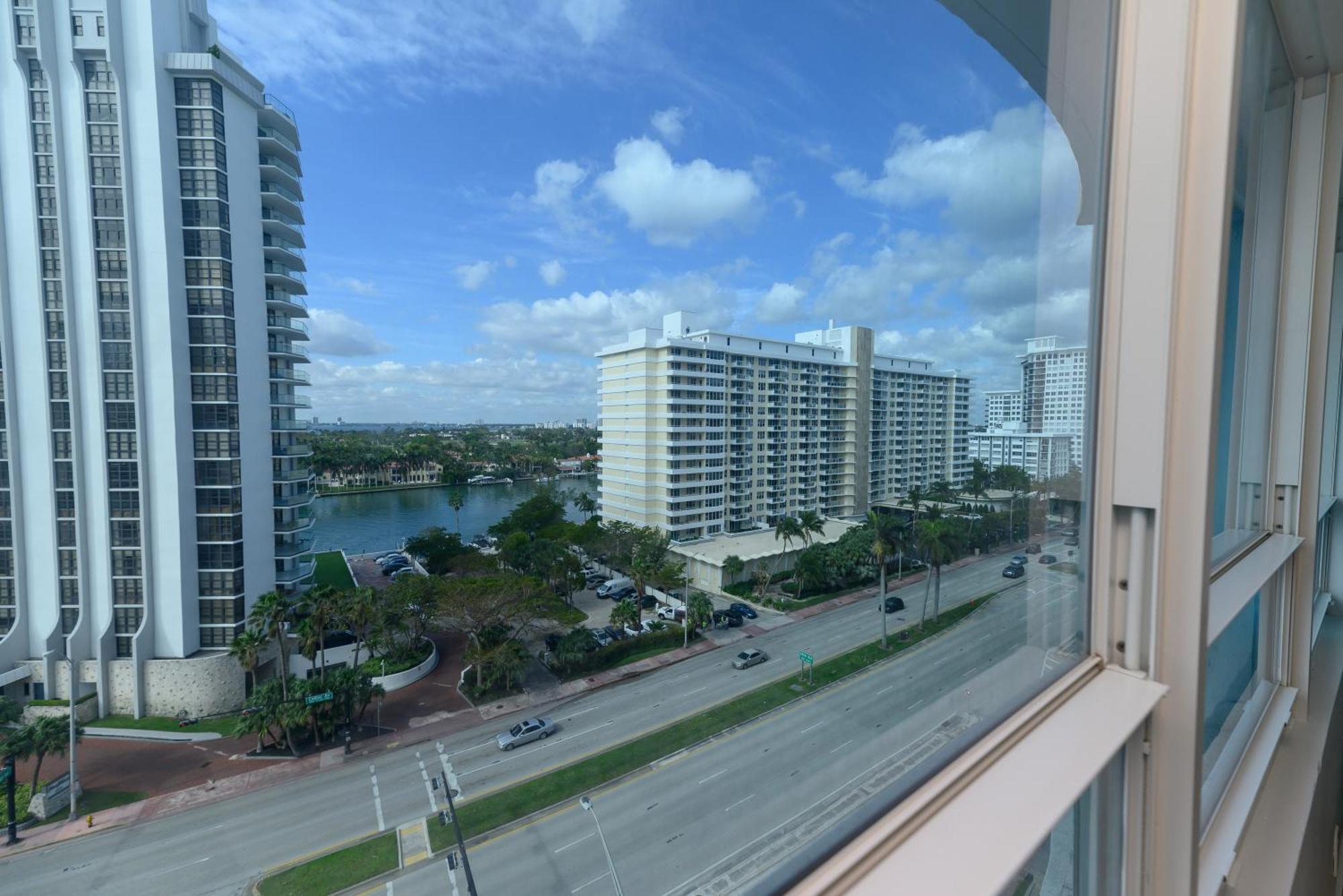 Apartment Seastays-beachfront *