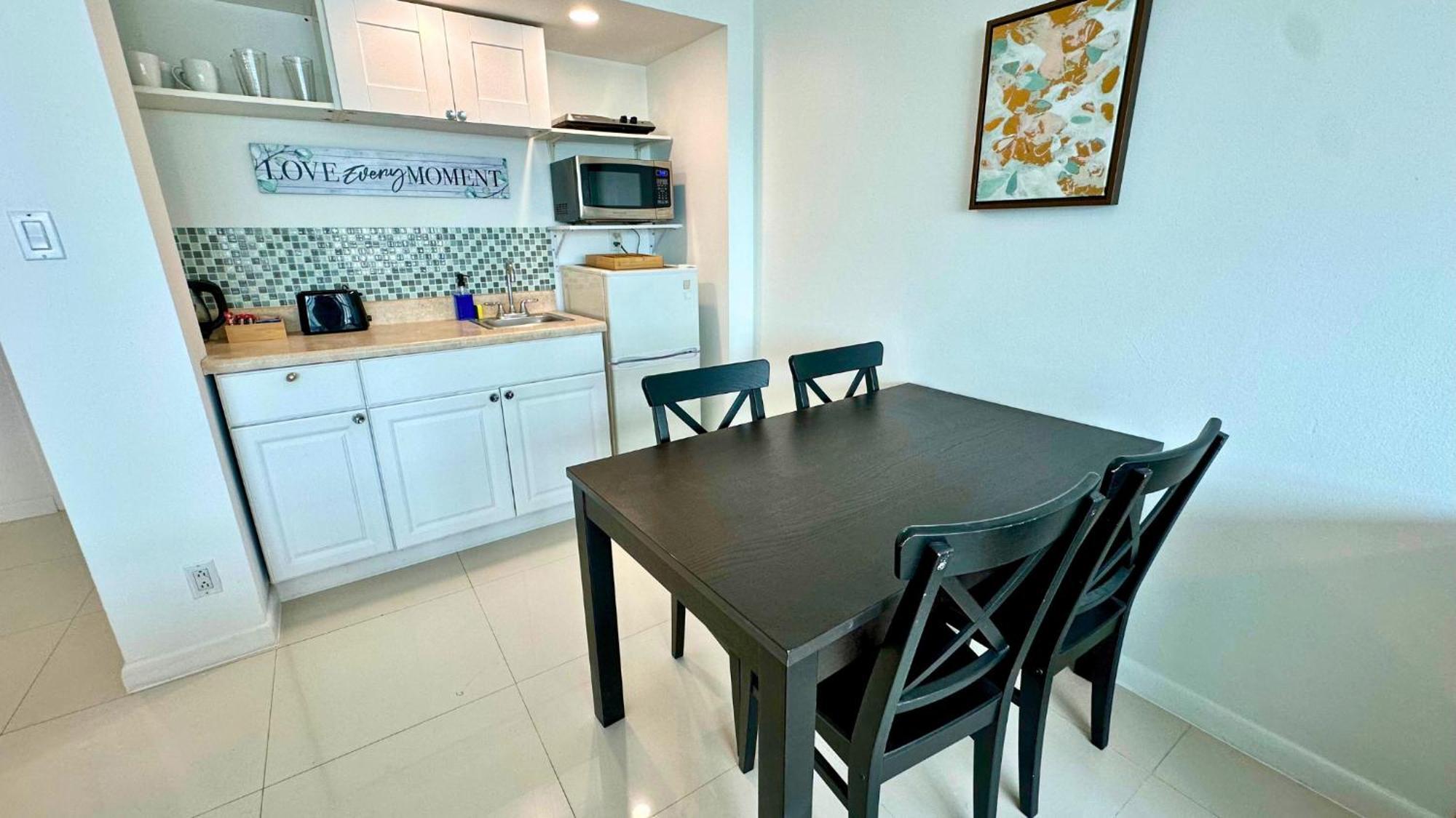 Seastays-beachfront Apartment